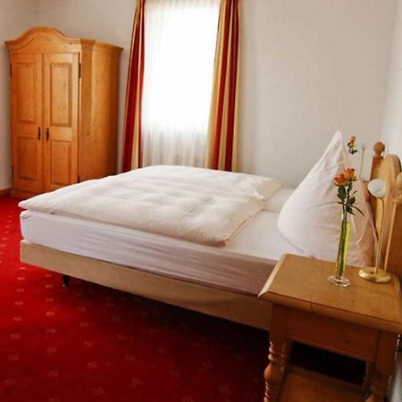 Hotel Zur Eisenbahn Реннинген Экстерьер фото
