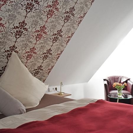 Hotel Zur Eisenbahn Реннинген Экстерьер фото
