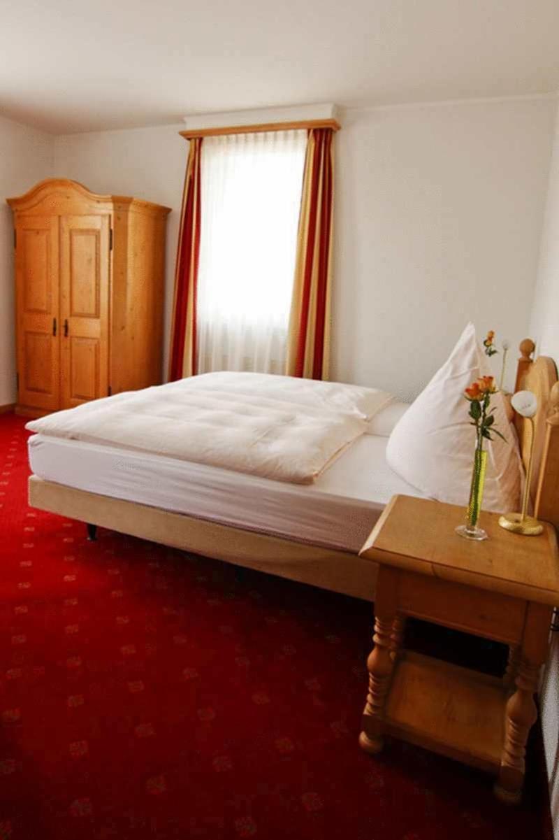 Hotel Zur Eisenbahn Реннинген Экстерьер фото