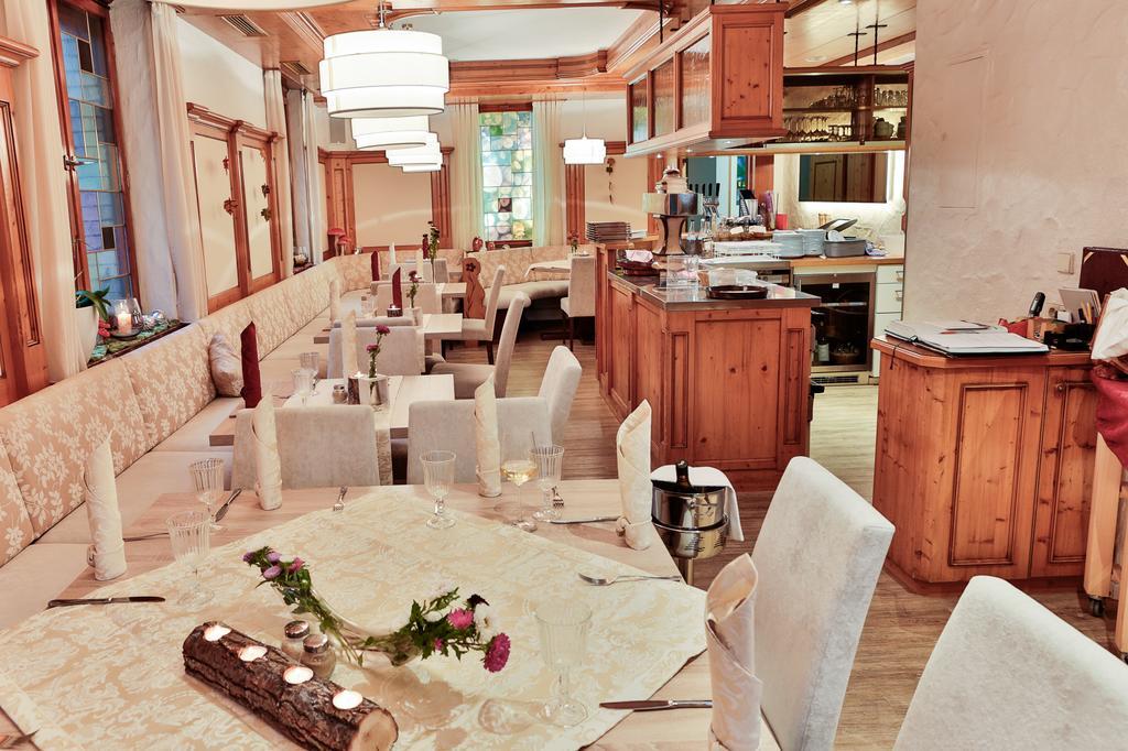 Hotel Zur Eisenbahn Реннинген Экстерьер фото