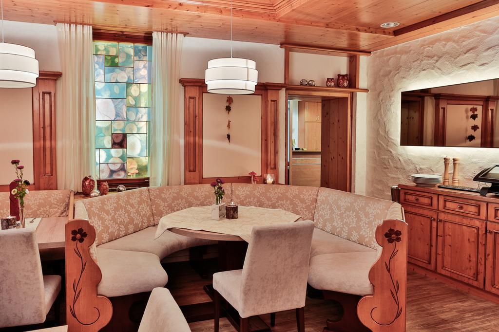 Hotel Zur Eisenbahn Реннинген Экстерьер фото