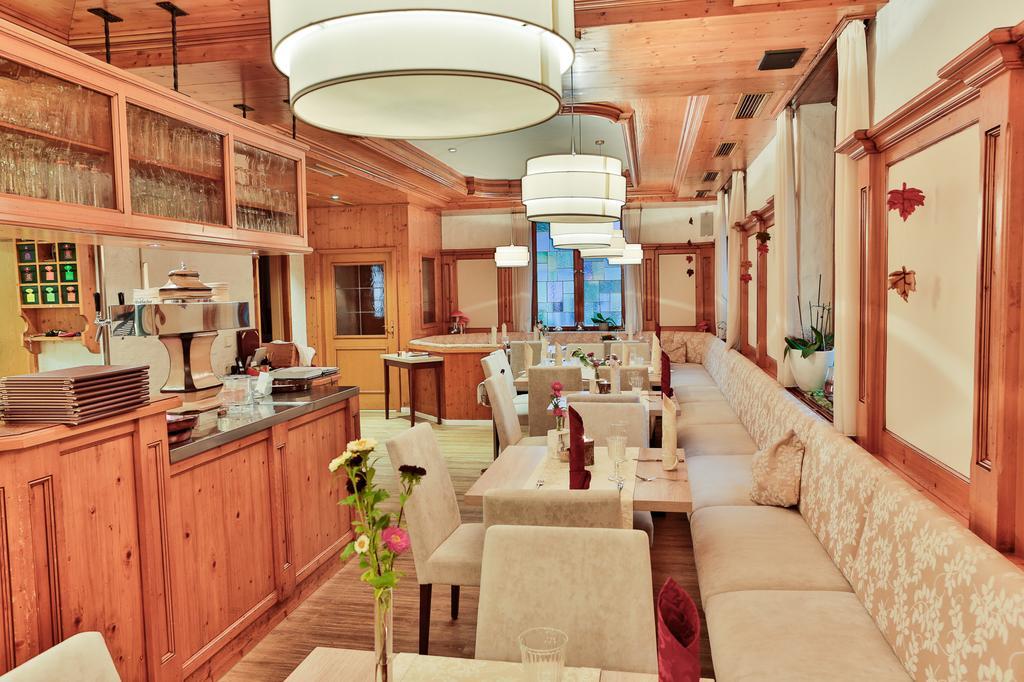 Hotel Zur Eisenbahn Реннинген Экстерьер фото