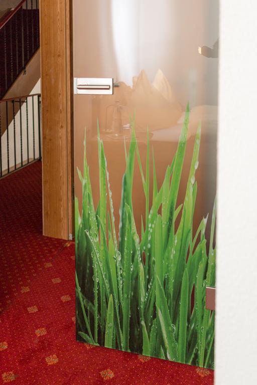 Hotel Zur Eisenbahn Реннинген Экстерьер фото