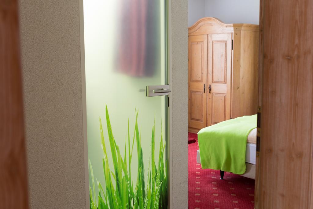 Hotel Zur Eisenbahn Реннинген Экстерьер фото