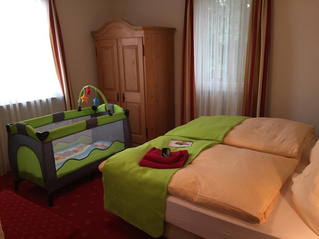 Hotel Zur Eisenbahn Реннинген Экстерьер фото