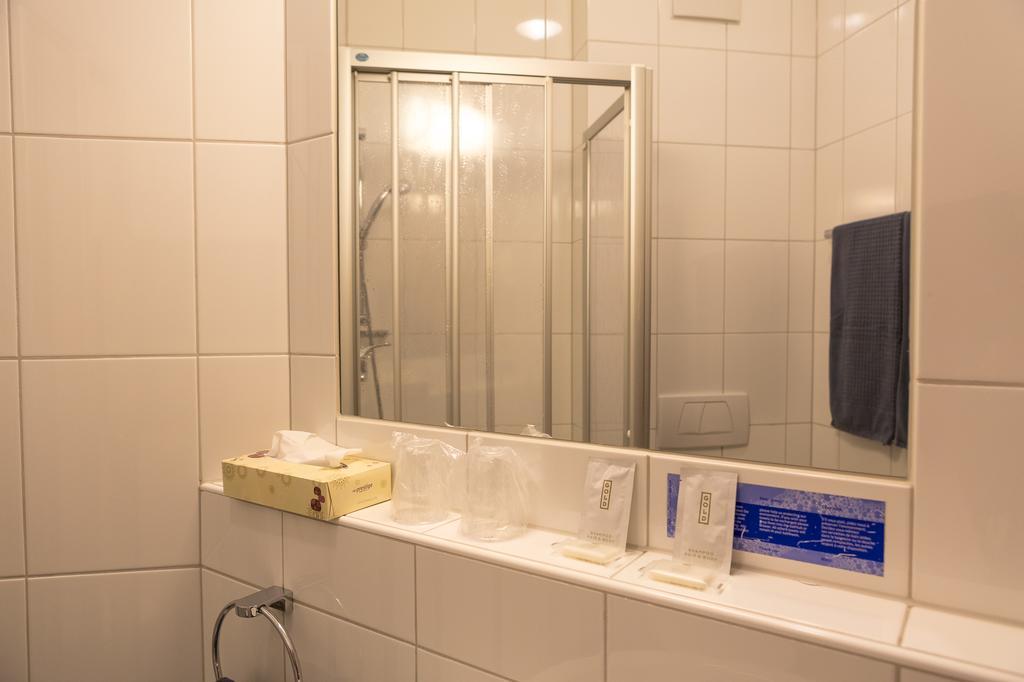 Hotel Zur Eisenbahn Реннинген Экстерьер фото